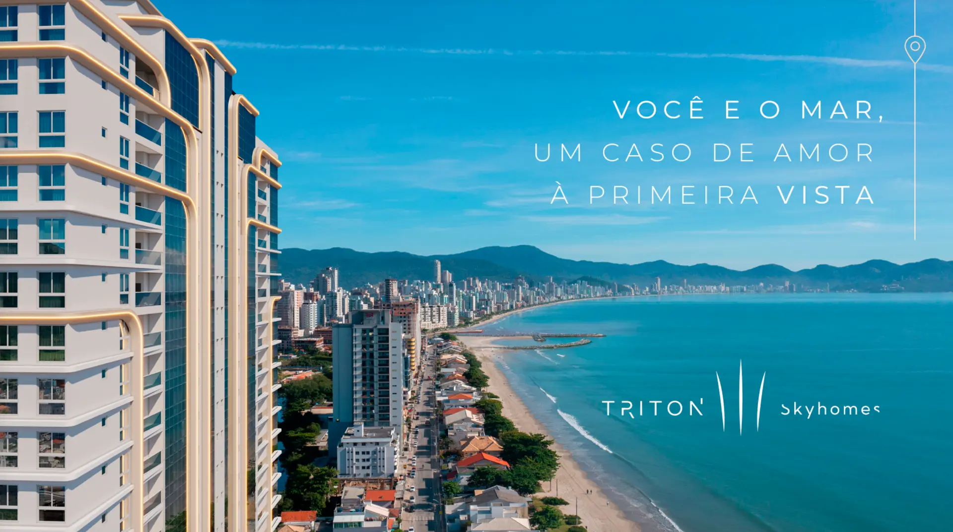 Render do Triton Skyhomes em Porto Belo/SC — vista da orla com o edifício em primeiro plano